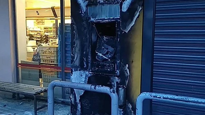 Άγνωστοι έκαψαν τα ξημερώματα ΑΤΜ στου Ζωγράφου
