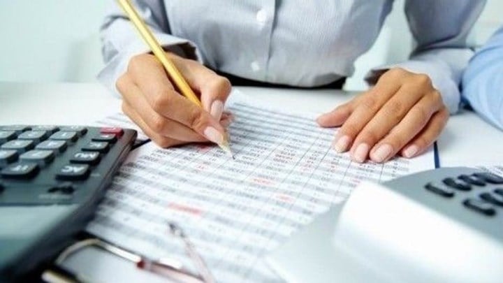 Όλο το σχέδιο για τη μείωση των εισφορών - Πόσο θα ωφεληθούν εργαζόμενοι και εργοδότες