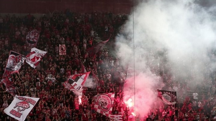 Δημοσιογράφος του BBC τα "έχασε" με την ατμόσφαιρα στο Καραϊσκάκη - ΦΩΤΟ