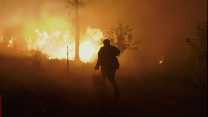 Πορτογαλία: Περισσότεροι από 1.000 πυροσβέστες στη μάχη με τις φλόγες