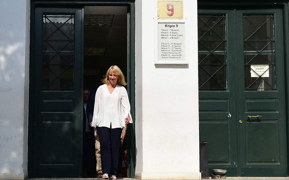 Eλεύθερη η Ρένα Δούρου για τη Μάνδρα