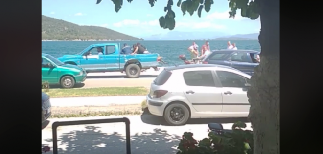 Ηλικιωμένος που σκοτώθηκε σε τροχαίο μεταφέρθηκε στο Κέντρο Υγείας με αγροτικό! (ΒΙΝΤΕΟ)