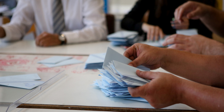 Πως και γιατί η Αχαΐα θα είναι "πρωταγωνιστής" στη μετάδοση των εκλογικών αποτελεσμάτων της Κυριακής