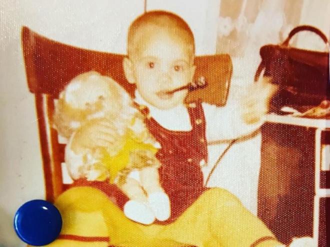 Το κορίτσι της φωτογραφίας είναι σήμερα πανέμορφη Ελληνίδα ηθοποιός - Την αναγνωρίζεις;