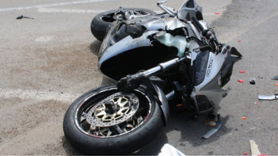 Νεκρός νεαρός οδηγός μηχανής σε σύγκρουση με ΙΧ