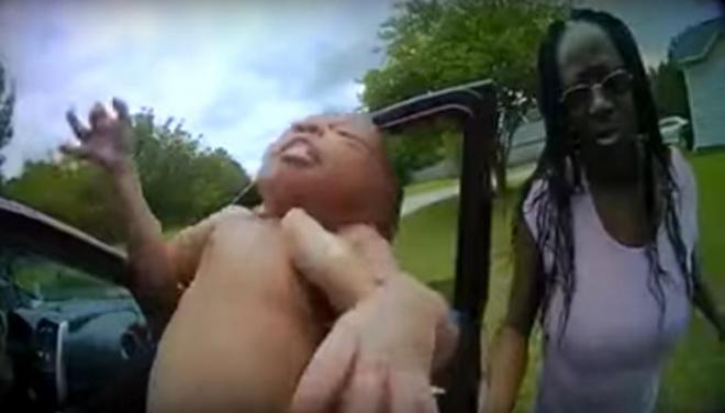 ΗΡΩΑΣ! Αστυνομικός σώζει την ζωή βρέφους 12 ημερών!