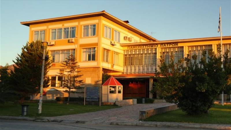 Η Κεραμέως επιμένει: Η Νομική της Πάτρας ήταν μόνο στα χαρτιά!