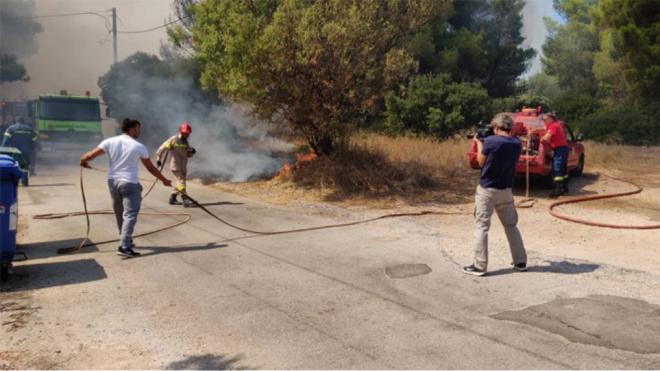 Υπό έλεγχο η φωτιά στη Ραφήνα - Μεγάλο μέτωπο στον Βαρνάβα- ΒΙΝΤΕΟ