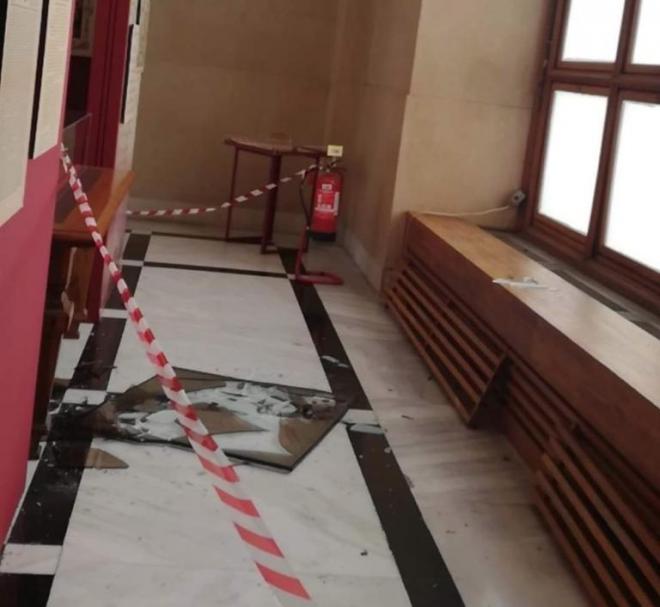 Σεισμός στην Αθήνα: Zημιές στη Βουλή - ΦΩΤΟ