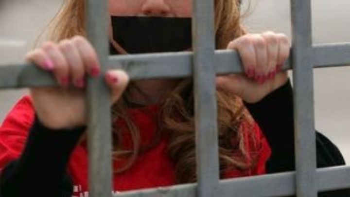 Παγκόσμια Ημέρα κατά της Εμπορίας Ανθρώπων - ΕΕ: Οι γυναίκες και τα κορίτσια εξακολουθούν να είναι πιο ευάλωτα