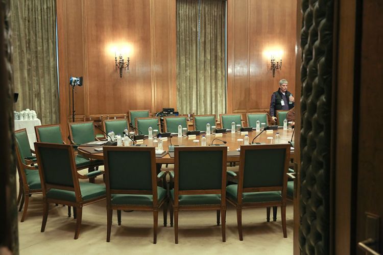 Τα εξωκοινοβουλευτικά πρόσωπα που αναλαμβάνουν κυβερνητικό ρόλο