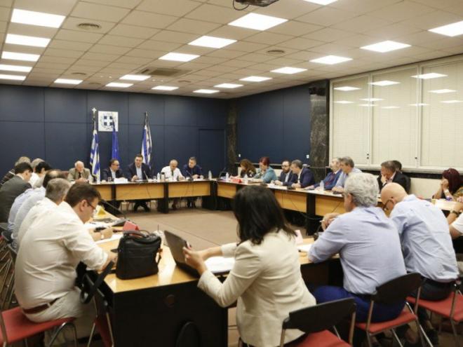 Ο Βασίλης Κικίλιας συναντήθηκε με τους παραιτηθέντες διοικητές των υγειονομικών περιφερειών - Παρόντες και οι τρεις Πατρινοί