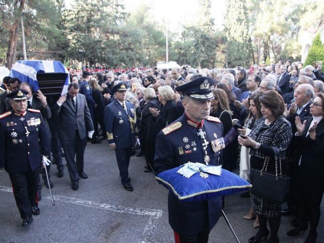 Υπασπιστής του Κωστή Στεφανόπουλου ο νέος υφυπουργός Άμυνας – ΦΩΤΟ