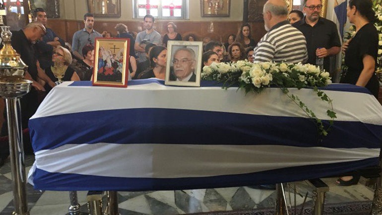 Χανιά: Με τιμές εν ενεργεία δημάρχου κηδεύτηκε ο Μανώλης Σκουλάκης