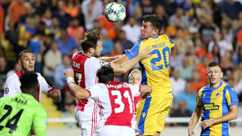 Άξιζε τη νίκη ο ΑΠΟΕΛ, έμεινε στη λευκή ισοπαλία (0-0) με τον Άγιαξ