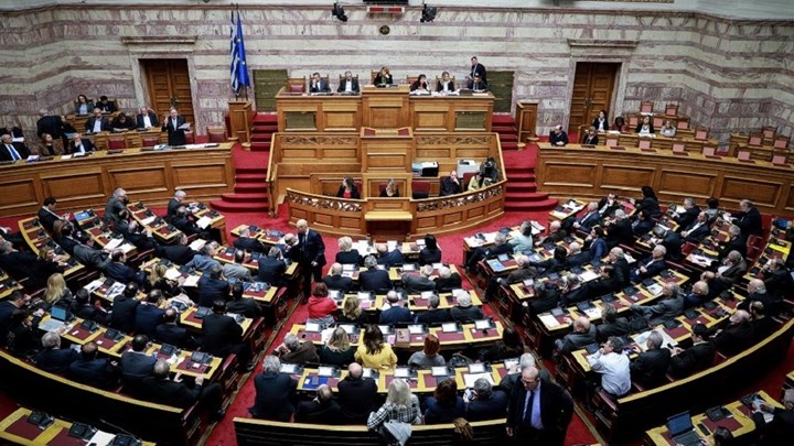 Βουλή: Κατατέθηκε το διυπουργικό νομοσχέδιο - Τι προβλέπει για άσυλο, ΟΤΑ και καρκινοπαθείς