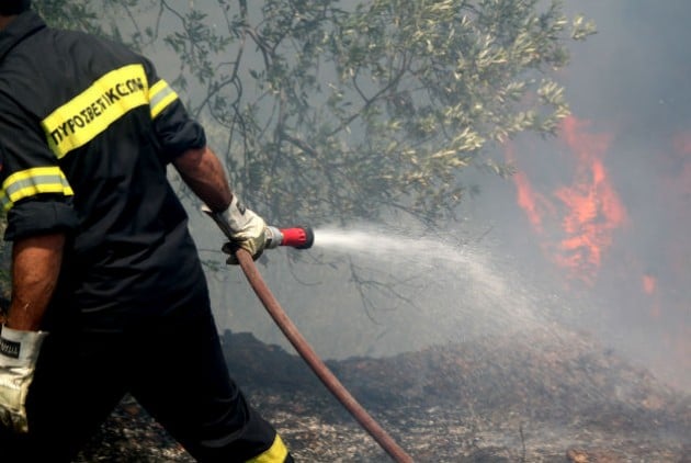 Υπό μερικό έλεγχο η πυρκαγιά στη Ζάκυνθο