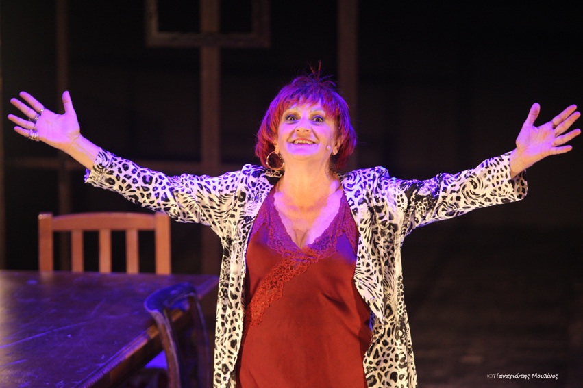 Πάτρα: Κατάμεστο το Αρχαίο Ωδείο για την "Ρένα" - ΔΕΙΤΕ ΦΩΤΟΓΡΑΦΙΕΣ