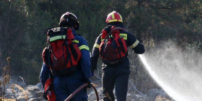 Σε ύφεση η φωτιά στην Ελαφόνησο - Στο «κόκκινο» η χώρα: 63 πυρκαγιές σε 24 ώρες