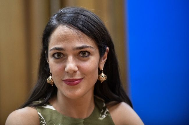 Δόμνα Μιχαηλίδου: Έρχονται αλλαγές στο Κοινωνικό Εισόδημα Αλληλεγγύης - Τι προβλέπεται για το επίδομα γέννας