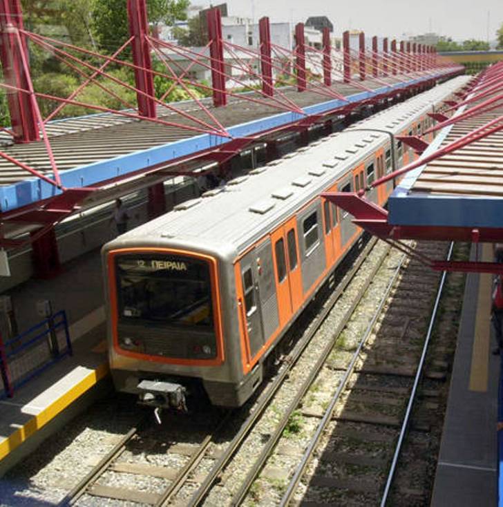 Ηλεκτρικός: Διακοπή δρομολογίων - Έπεσε δέντρο σε βαγόνι