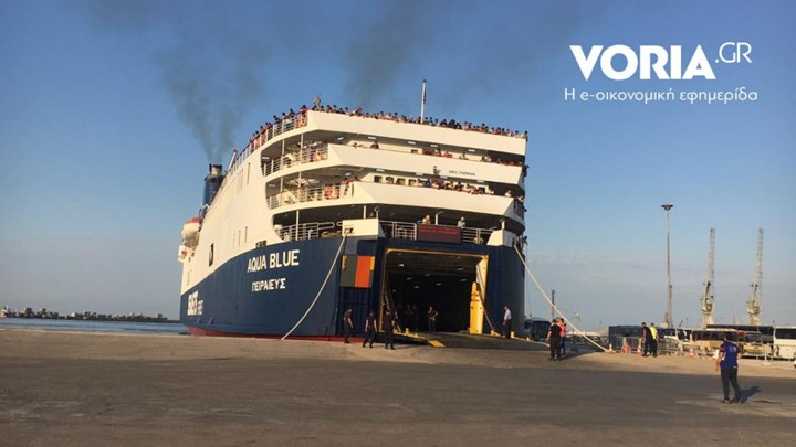 Στη Θεσσαλονίκη και το δεύτερο πλοίο με πρόσφυγες - μετανάστες από τη Λέσβο