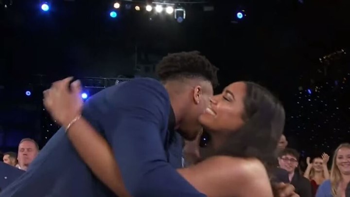 Πως ευχήθηκε στην αγαπημένη του για τα γενέθλια της ο Αντετοκούνμπο - ΦΩΤΟ