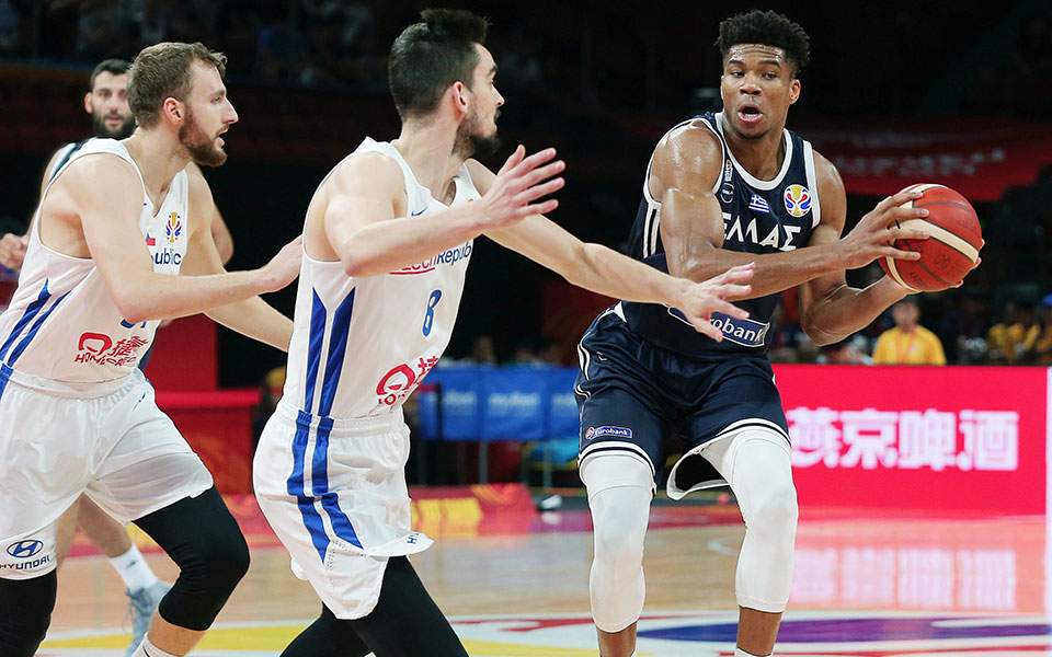 Κίνα: Νίκησε αλλά αποκλείστηκε η Εθνική