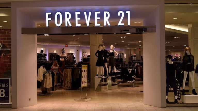Πτώχευση Forever 21: Πόσο κινδυνεύουν και άλλες εταιρείες νεανικής ένδυσης