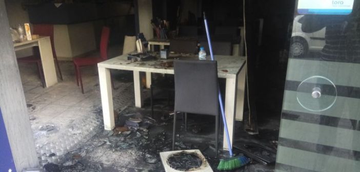 Αγρίνιο: Καταστροφή σε πρακτορείο του ΟΠΑΠ μετά από φωτιά ΦΩΤΟ