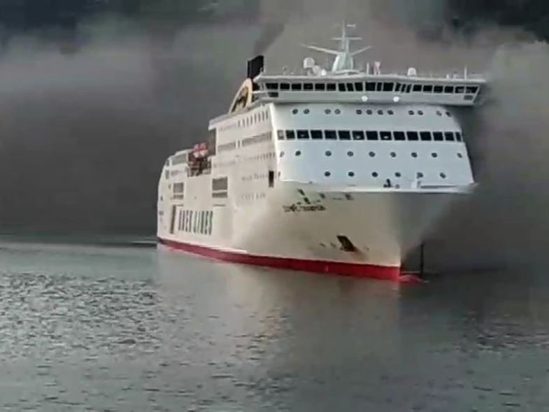 Λαχτάρησαν οι 538 επιβάτες του Champion Olympic από την πυρκαγιά - Δύο τραυματίες - Είχε ξεκινήσει από την Πάτρα - Ανακοίνωση του Υπουργείου