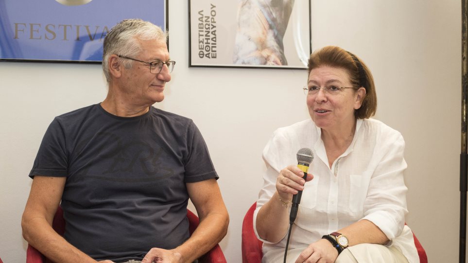 Τελετή παράδοσης παραλαβής στο Φεστιβάλ Αθηνών: Ζεστά λόγια και σφιχτές αγκαλιές