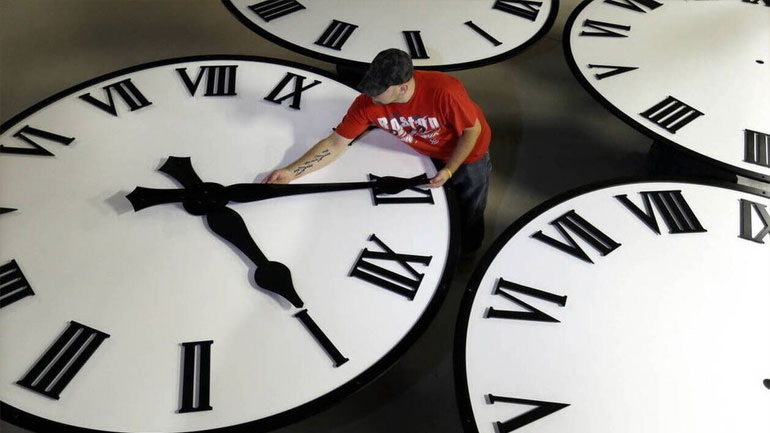 Αλλάζει η ώρα ξημερώματα Κυριακής - Γυρνάμε τα ρολόγια μία ώρα πίσω
