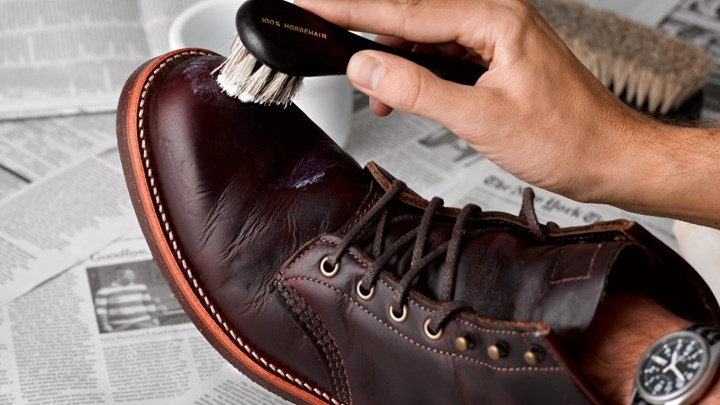 Τσουχτερό πρόστιμο σε τσαγκάρη από εφοριακούς για... φιλοδώρημα ενός ευρώ