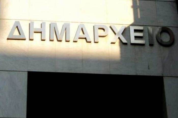 Δυτική Ελλάδα: Πρώην Δήμαρχος απείλησε να κόψει τις φλέβες του μέσα στο Δημοτικό Συμβούλιο - ΦΩΤΟ