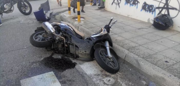 Αγρίνιο: Σύγκρουση δικύκλου με Ι.Χ. – Στο Νοσοκομείο δύο άτομα