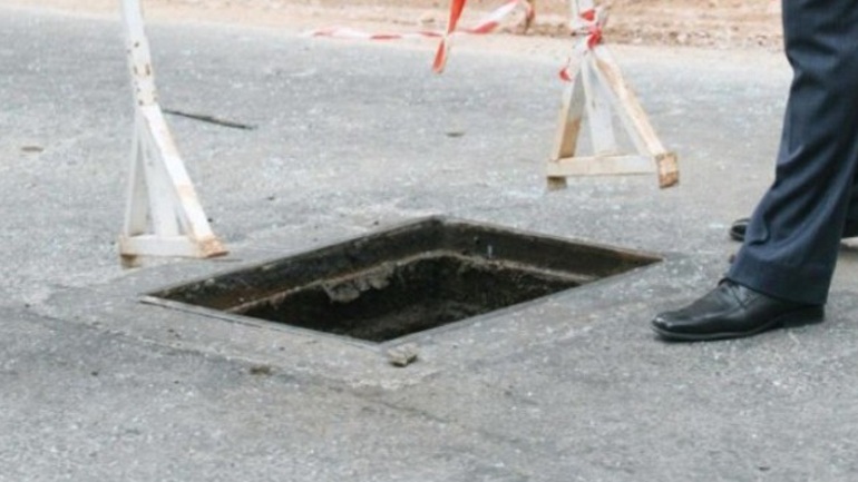 Πατρών - Πύργου: "Παγίδα" για τους οδηγούς τα ανοιχτά φρεάτια - Κλέβουν τις σχάρες