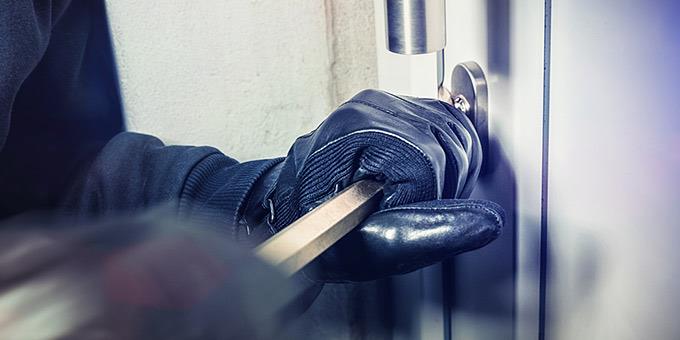 Αχαϊα:"Μπούκαραν" οι διαρρήκτες, αλλά επέστρεψαν οι ιδιοκτήτες και πήδησαν από το παράθυρο!