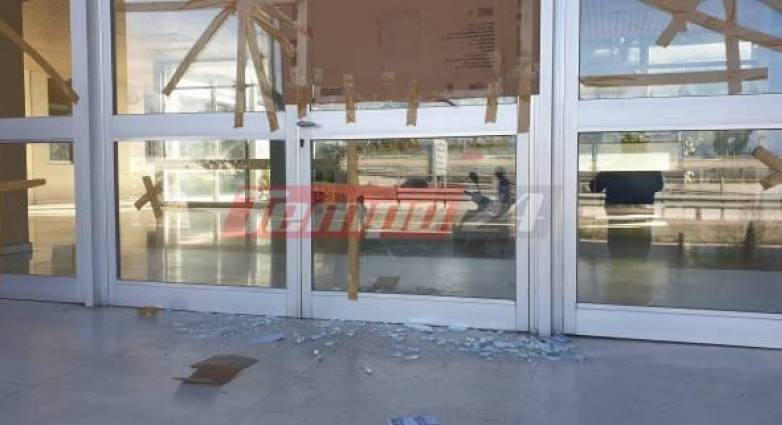 Πάτρα: Ανάληψη ευθύνης για την επίθεση με πέτρες στην Αποκεντρωμένη διοίκηση