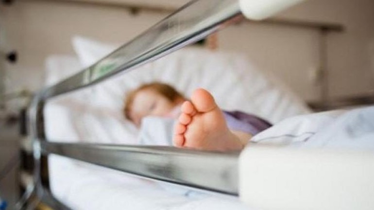 Στη ΜΕΘ βρέφος που ξεγέννησε μαία σε σπίτι στον Βόλο