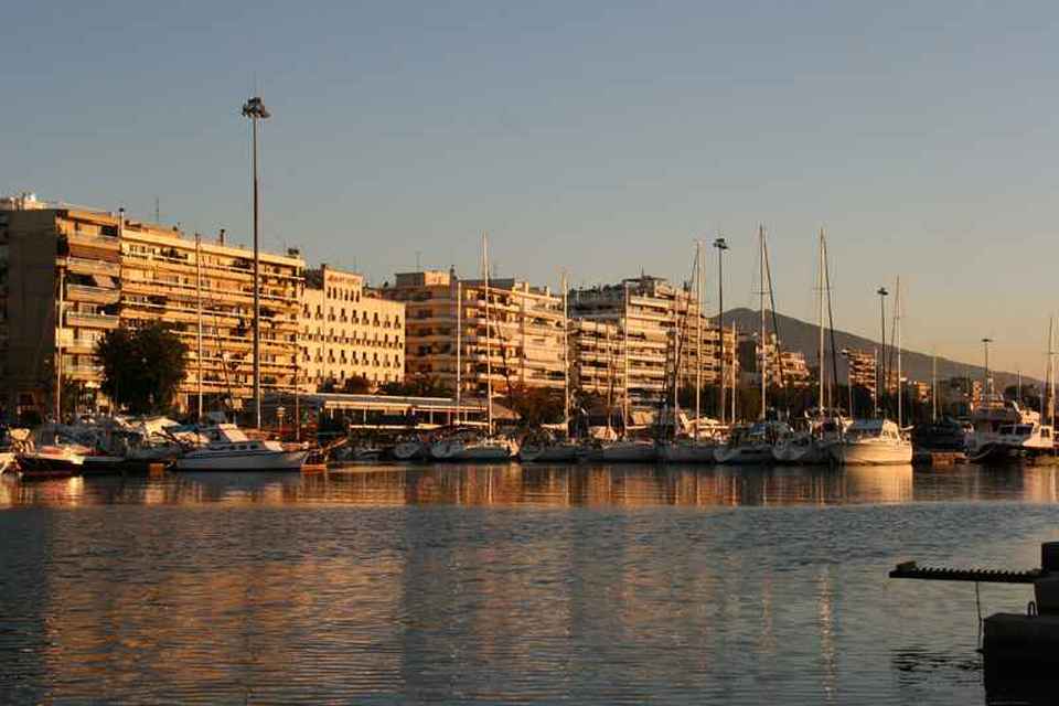 ΑΠΙΣΤΕΥΤΟ - Πάτρα: Aγόρασαν διαμερίσματα στην Ηρώων Πολυτεχνείου και η Κτηματική τα "δεσμεύει" μετά από 38 χρόνια! Σε απόγνωση 104 οικογένειες