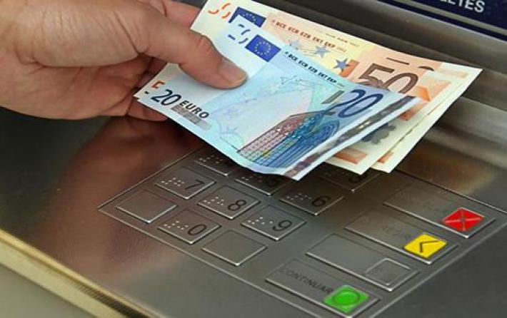 Ποιοι "τυχεροί" θα πάρουν επίδομα 750 ευρώ τον επόμενο μήνα