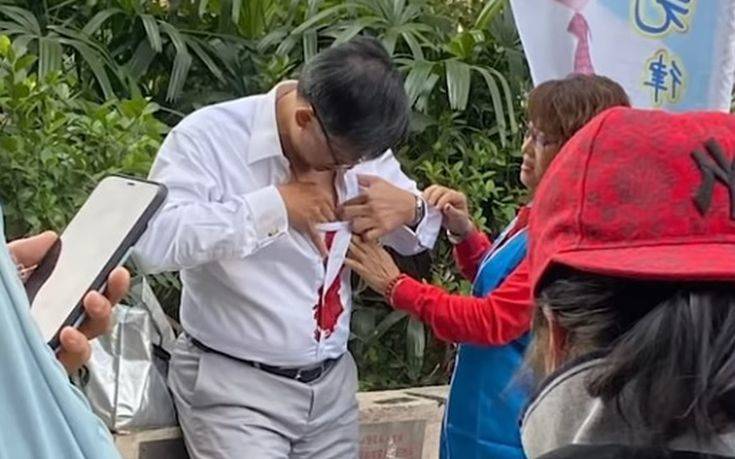 Επίθεση με μαχαίρι σε βουλευτή του Χονγκ Κονγκ που τάσσεται εναντίον των διαδηλώσεων