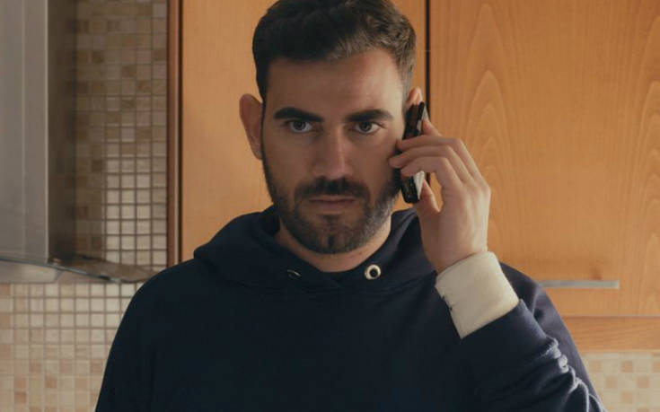 Πως ο Νίκος Πολυδερόπουλος σχολιάζει τις "8 Λέξεις" - ΒΙΝΤΕΟ