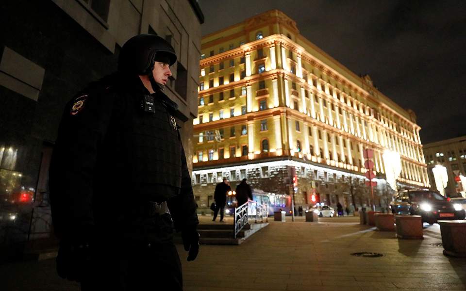 ΕΚΤΑΚΤΟ: 3 νεκροί στην έδρα της Ρωσικής Υπηρεσίας Ασφαλείας - Τρομοκρατική ενέργεια βλέπουν οι μυστικές υπηρεσίες - ΦΩΤΟ - ΒΙΝΤΕΟ - ΝΕΟΤΕΡΑ