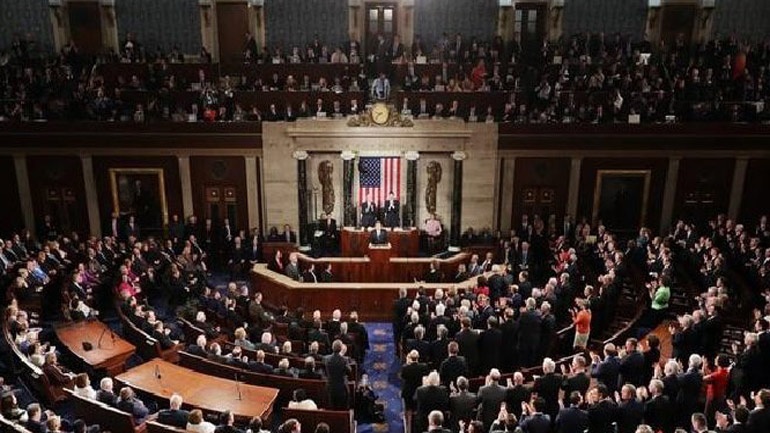 Οι Δημοκρατικοί προετοιμάζουν τη νομική βάση για την παραπομπή Τραμπ