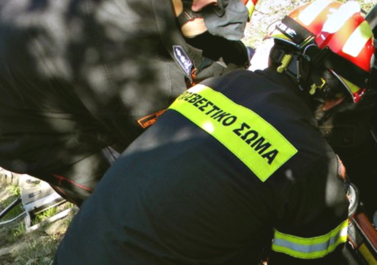 Πάτρα: Επιχείρηση απεγκλωβισμού ατόμου από την Πυροσβεστική