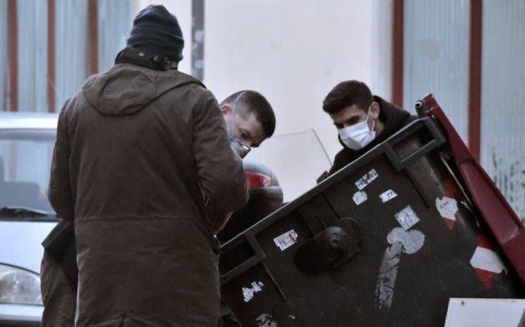 Πετράλωνα: «Τον σκότωσα επειδή χτυπούσε τη μητέρα μου»