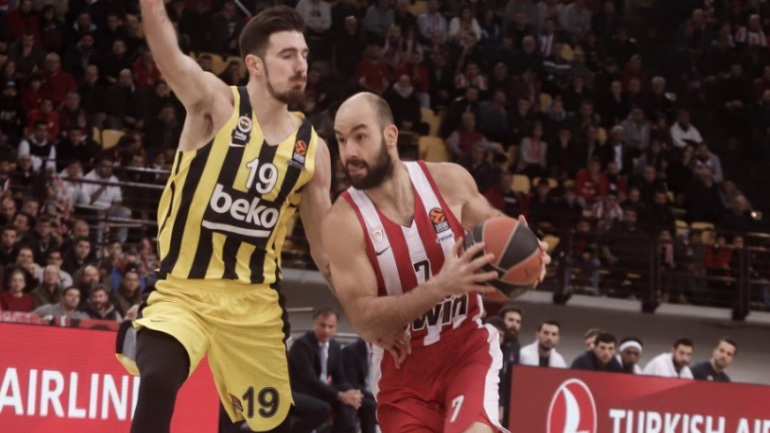 Εντός έδρας ήττα από τη Φενέρμπαχτσε για τον Ολυμπιακό στην ιστορική βραδιά του Σπανούλη