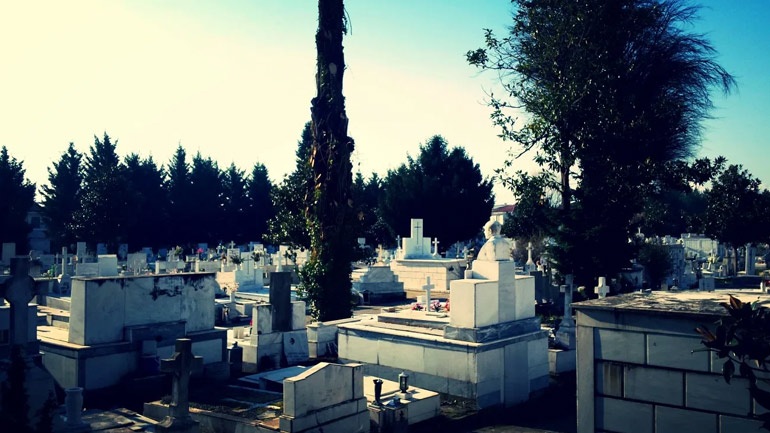 Δήμος Τρικκαίων: «Ξεθάψτε τους νεκρούς σας…»